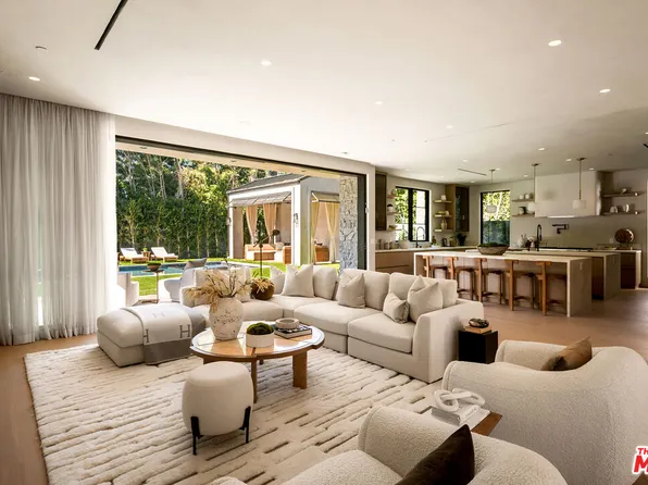 4165 Nagle Ave, Sherman Oaks, CA 91423