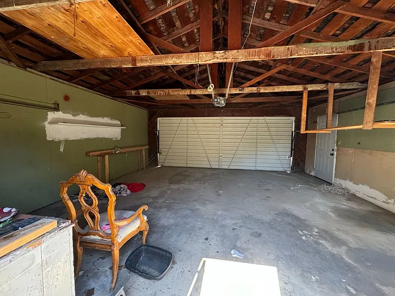 2517 Manor St — Photo 10