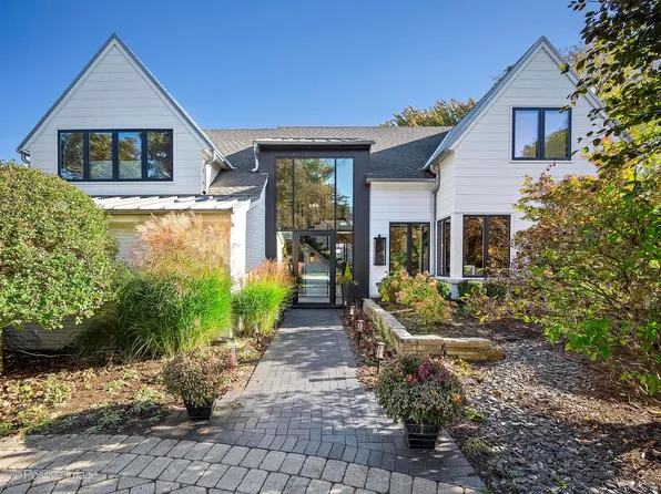 47 Cambridge Dr, Oak Brook, IL 60523