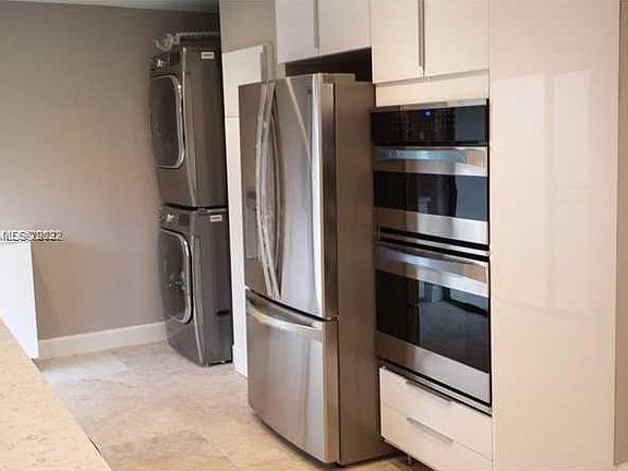 3rd image of 341 W Lakeside Ct