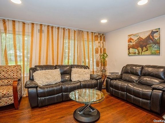 3rd image of 228 Springmeadow Dr Unit G