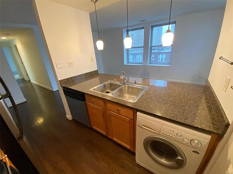 5330 Pershing Ave #606 — Photo 8