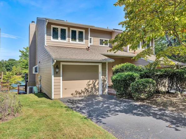 291 Waterside Dr #G-2, Moneta, VA 24121
