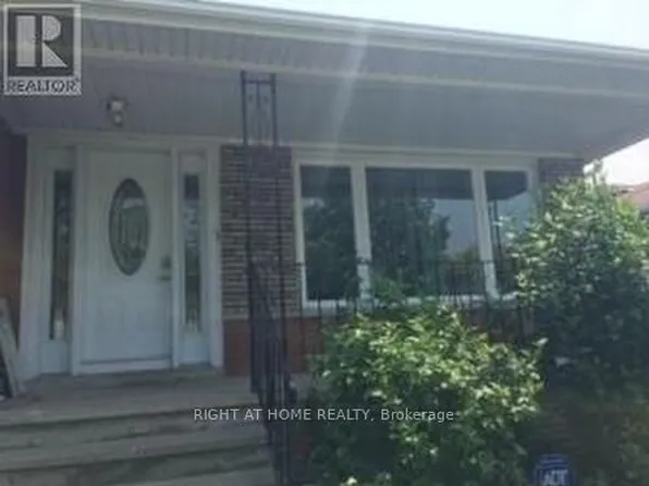 9 Chalet Rd, Toronto, ON M2J 3V3