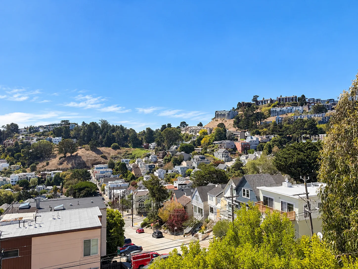 Bright 2BR with In-Unit Laundry & Optional Parking in Noe Valley — Photo 4