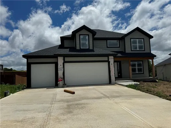 8713 N Cypress Ct, Kansas City, MO 64156