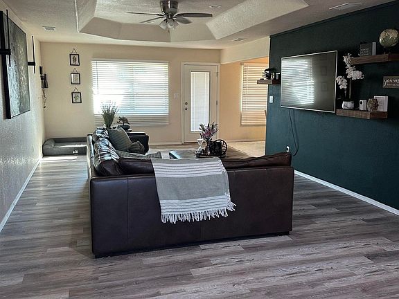 3rd image of 1905 Clover Ln