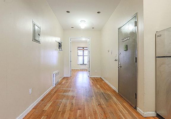 4th image of 242 Howard Ave APT 1L