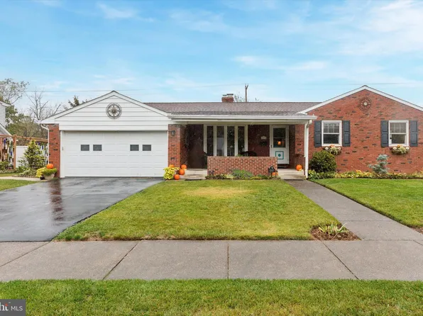 1043 Brookfield Cir, Quakertown, PA 18951