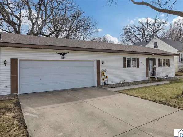 912 2nd St NW, Waseca, MN 56093