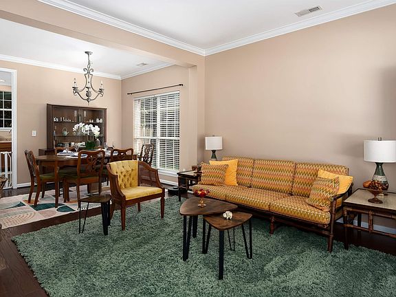 5th image of 1138 Castlemaine Dr