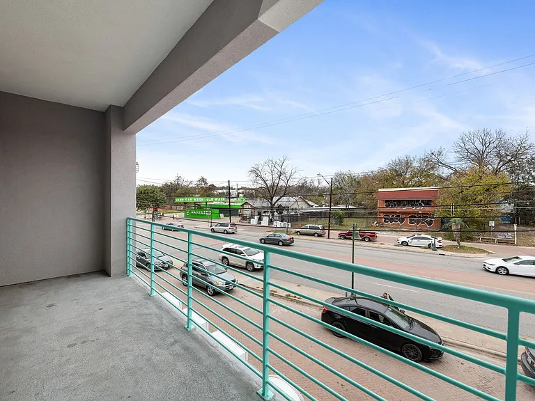 2601 East 7th Street — Photo 24