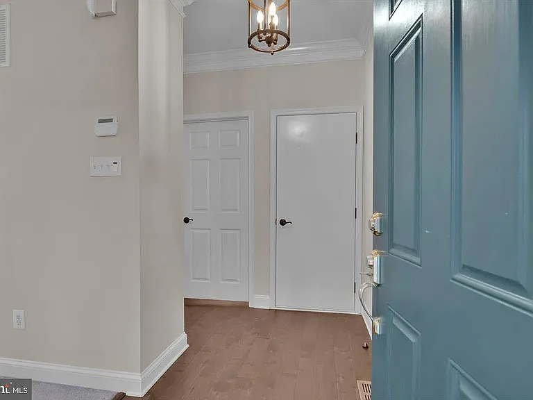 9 Ross Way — Photo 3