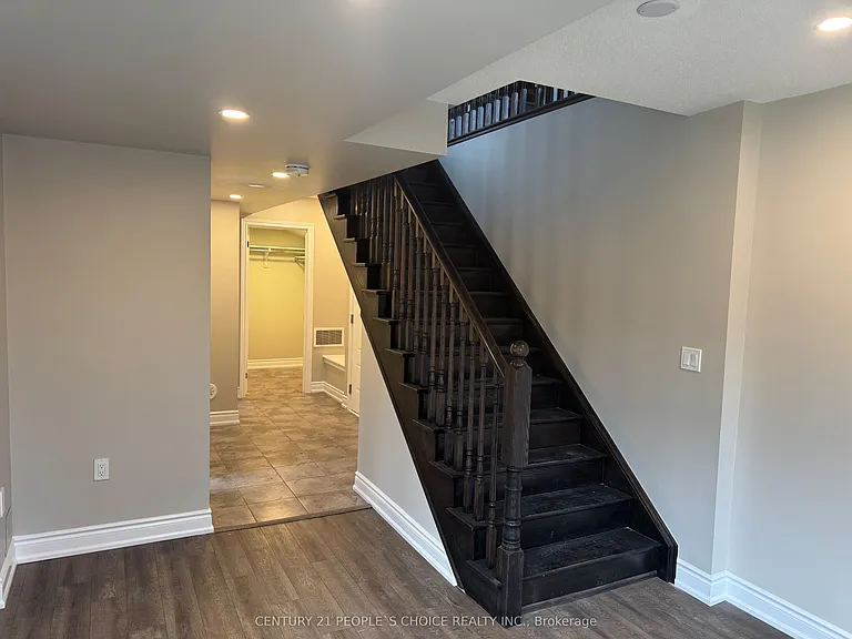 2518 Littlefield Cres — Photo 9
