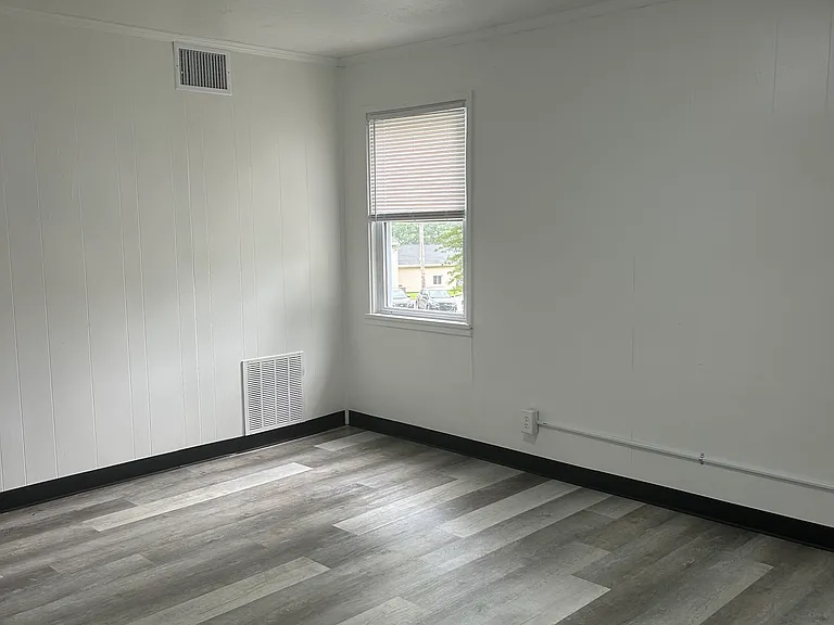 100-61F Midland Hts — Photo 2