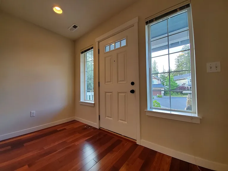 2518 193rd St SW — Photo 3