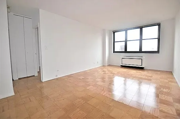 Rented by Manhattan Realty Group | media 12