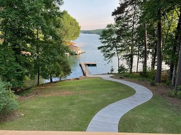 215 Shoreline Dr, Seneca, SC 29672