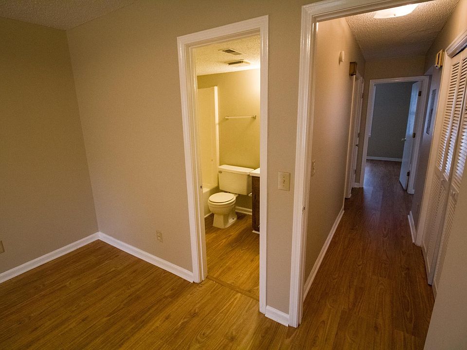 2nd image of 2916 Chatsworth Rd APT D