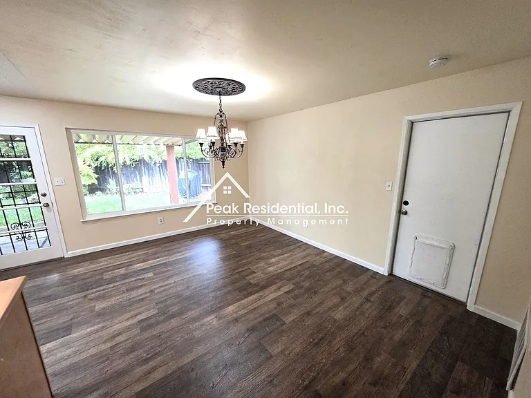 6249 Sunmist Way — Photo 9