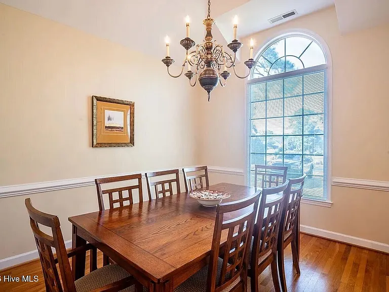 3326 Saint James Dr SE — Photo 9