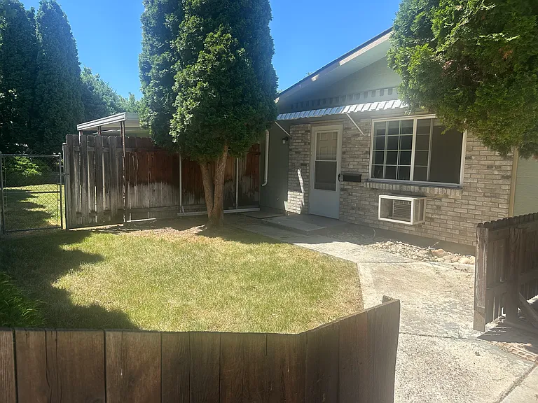 2520 Wisconsin Ave — Photo 1