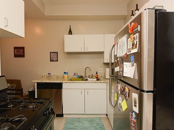 2nd image of 2030 N Oakley Ave #2R