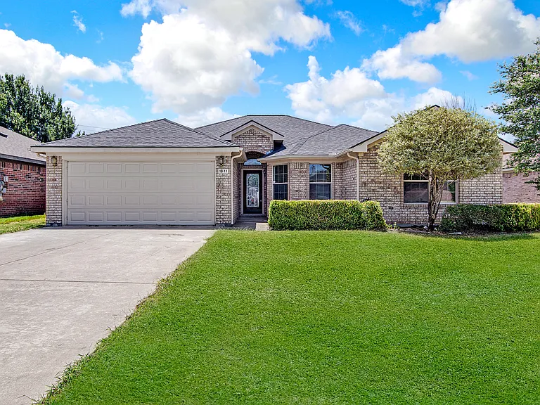 1611 Watson Dr — Photo 1