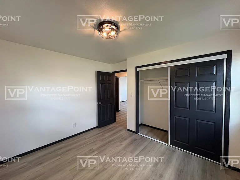 2120 Van Deuren St — Photo 14