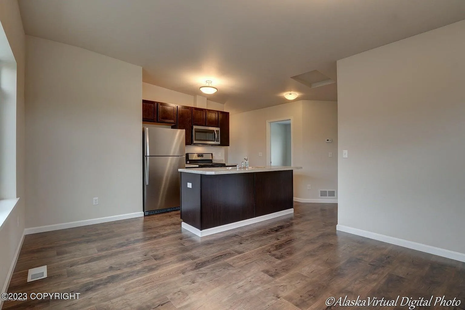 3 bed, 1000 sqft, $2,395 — Photo 3
