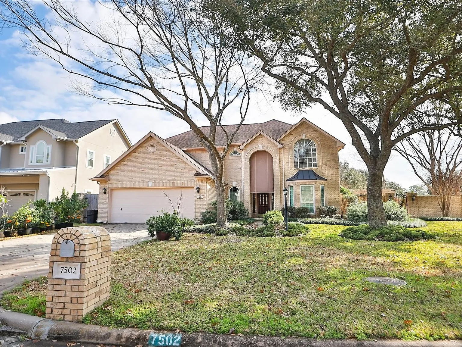 4 bed, 3.5 bath, 3194 sqft, $2,895 — Photo 1