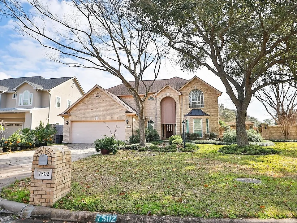 7502 Holly Court Est