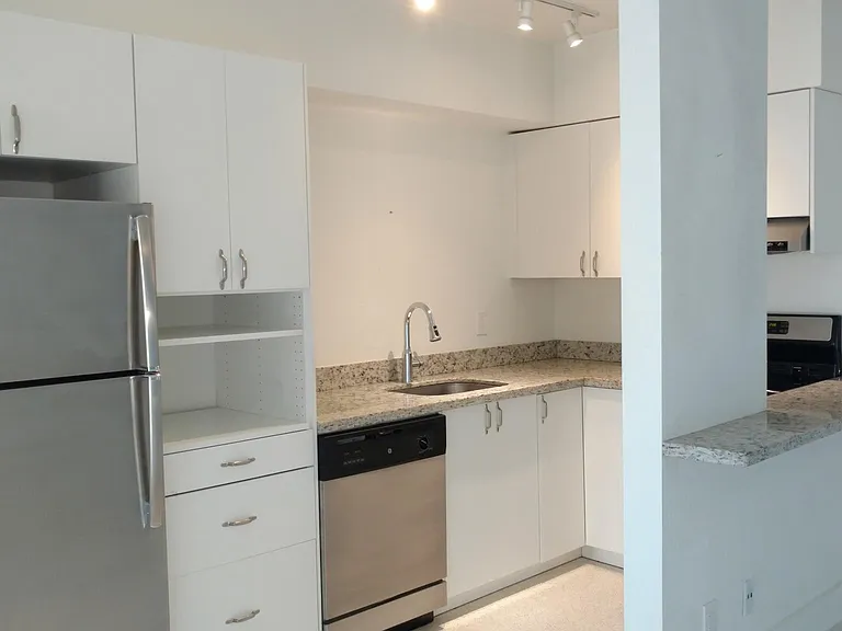 1354 Bayview Dr #G — Photo 3