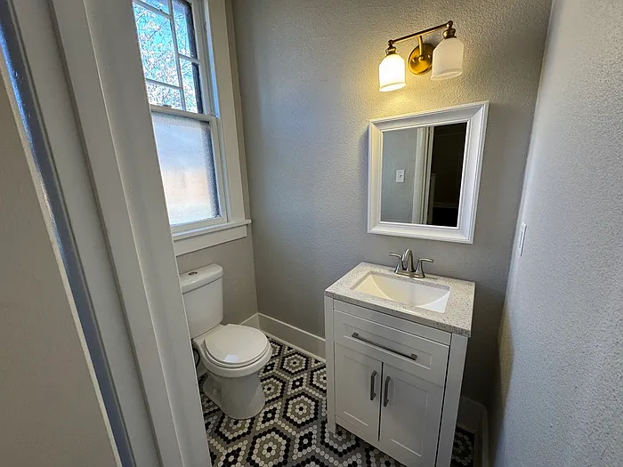 2 bed, 1.5 bath, 1300 sqft, $1,495 — Photo 4