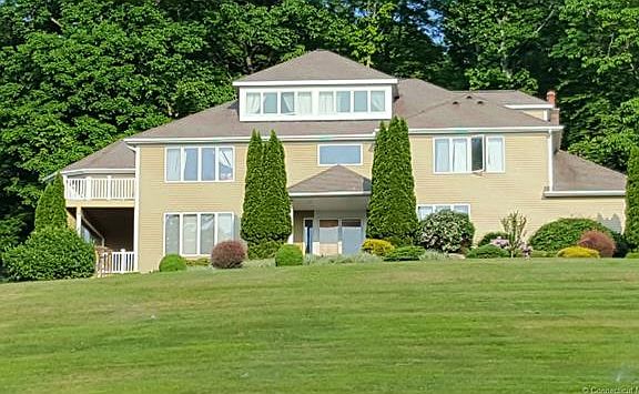 Welcome home to 500 Mount V...