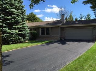 3430 S Glen Park Ct, New Berlin, WI 53151