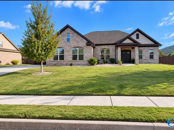 4504 Gresham Dr, Owens Cross Roads, AL 35763
