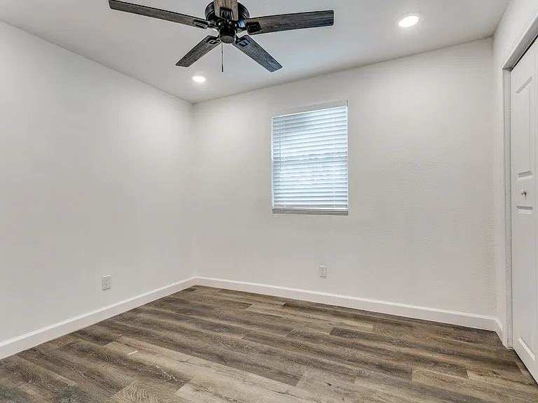 1535 Carnation Dr — Photo 27