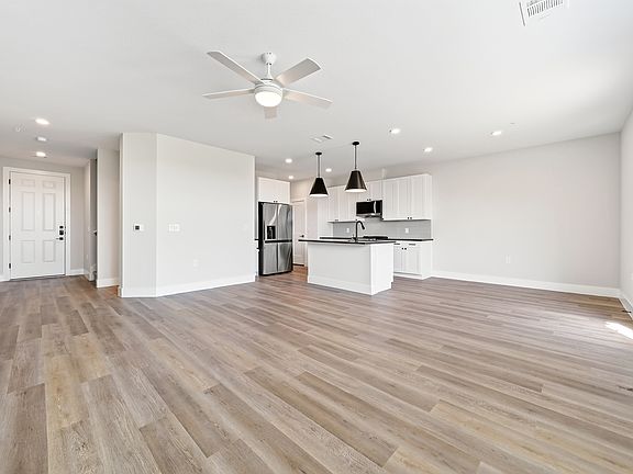 3rd image of 205 Melody Ln