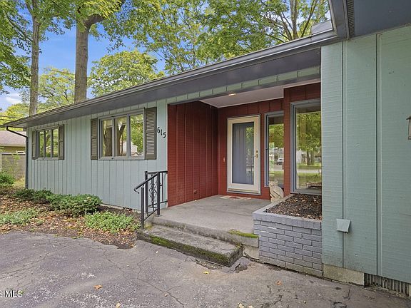 2nd image of 615 Sutton Pl