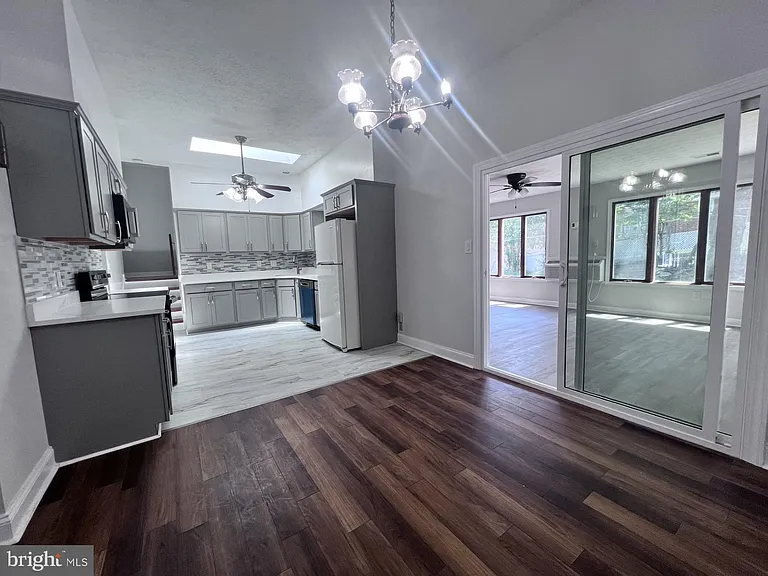 5825 Lamont Dr — Photo 9