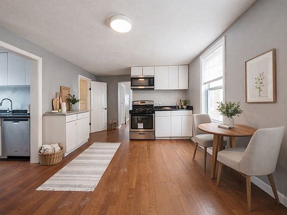 5th image of 37 Maverick St