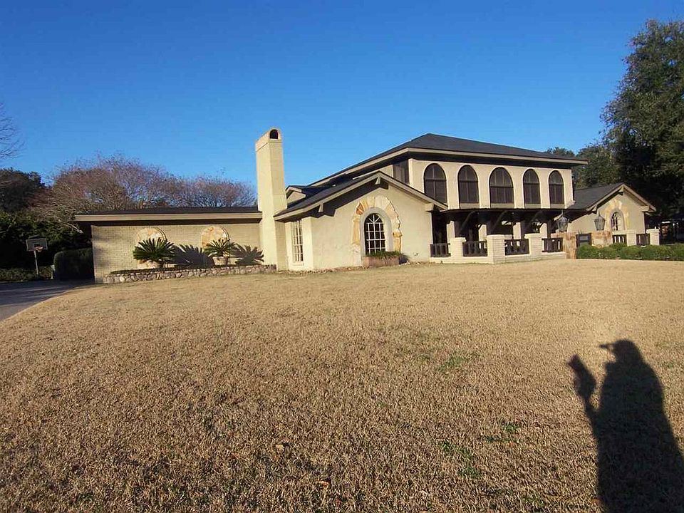 1st image of 81 Avenue Of The Oaks