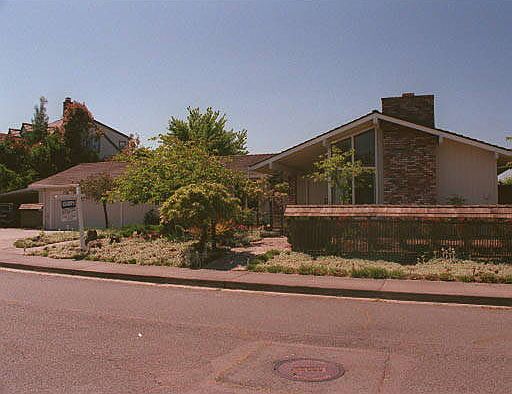 1st image of 235 Sandringham Dr