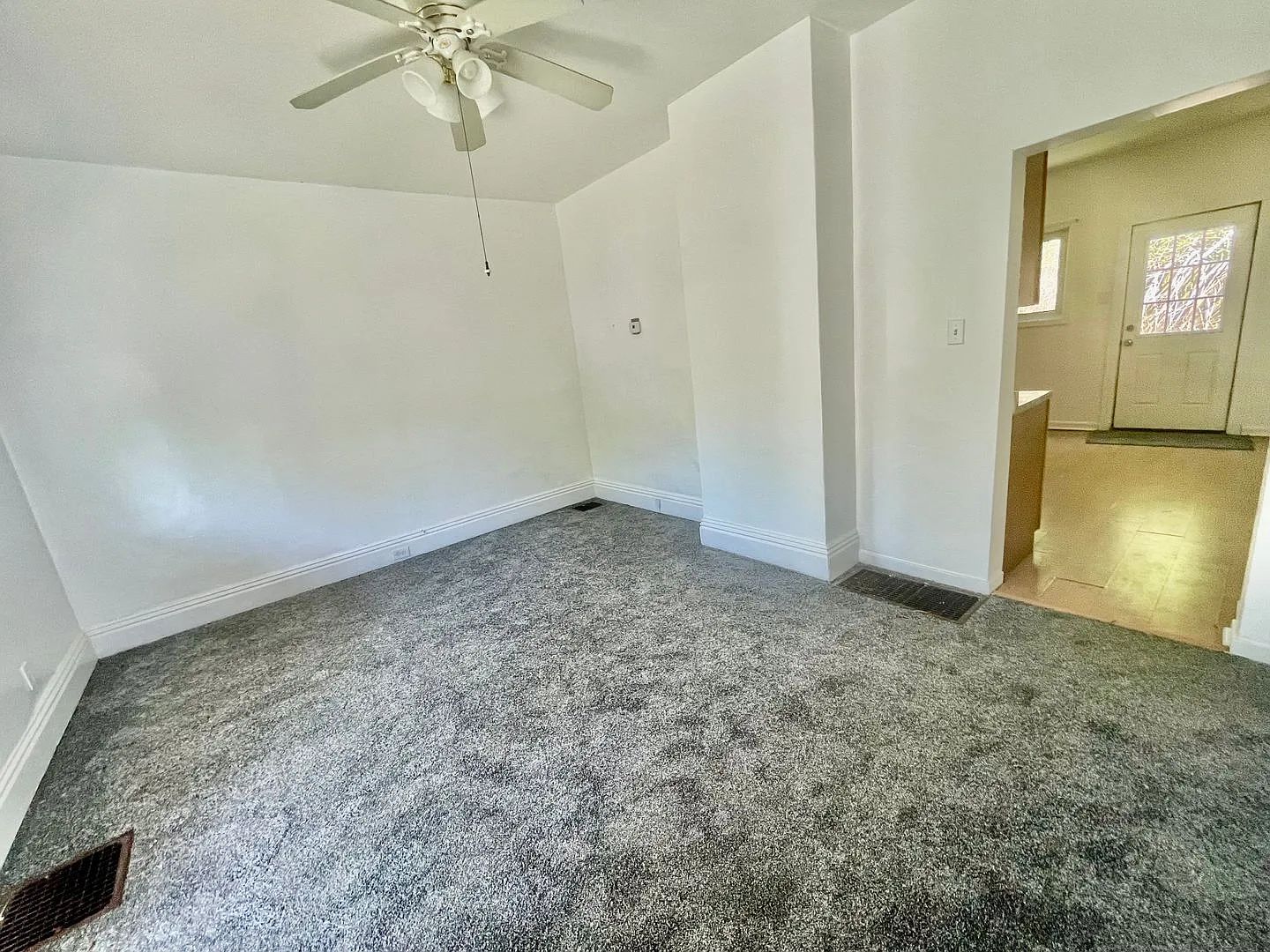 2 Bed 1 Bath- Pittsburgh PA — Photo 2