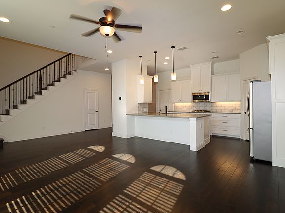 4th image of 2401 Cort Dr #C