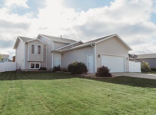 2900 Plainview Dr SE, Mandan, ND 58554