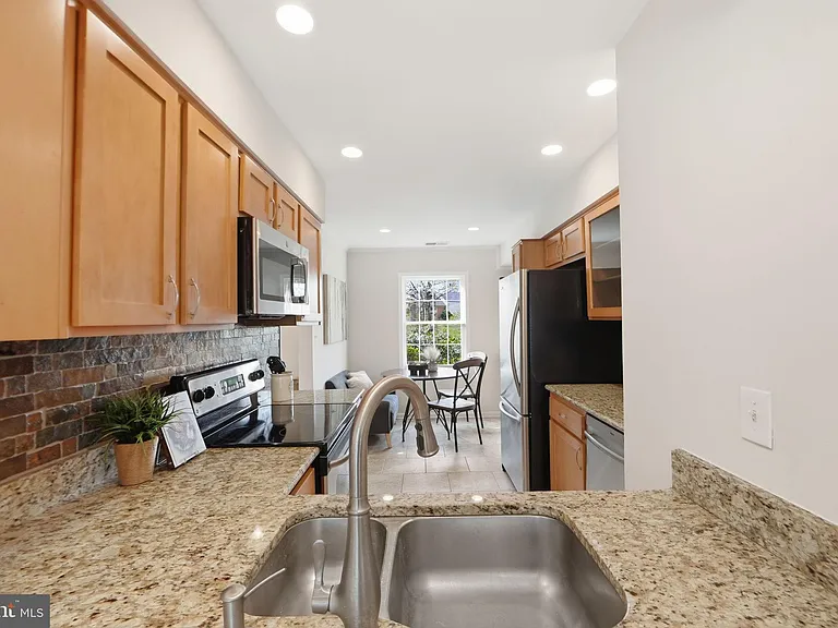 8230 Carrleigh Pkwy #84 — Photo 9