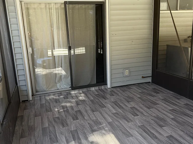 22118 Saticoy St — Photo 26