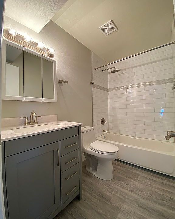 1st image of 2860 E Clarendon Ave